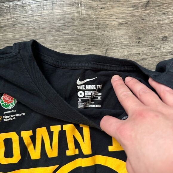 WOMENS NIKE IOWA HAWKEYE TEE SIZE XL - Picture 2 of 2